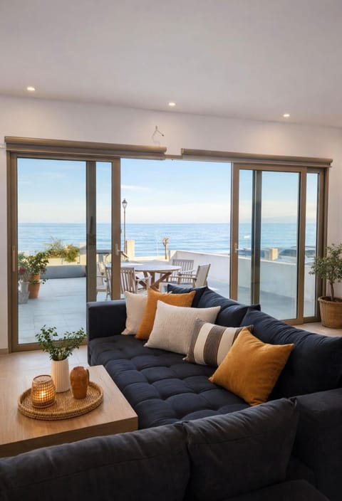 Balcony/Terrace, Living room, Seating area, Sea view