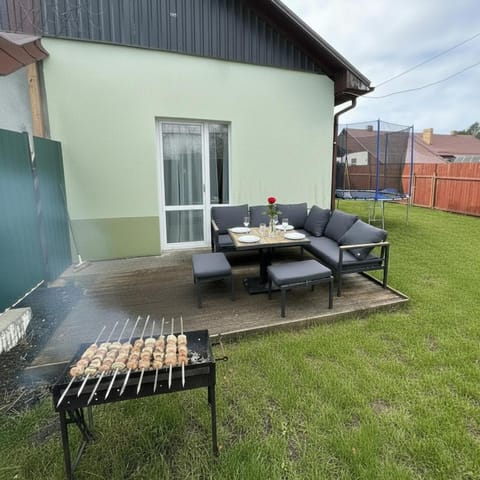 Patio, Spring, BBQ facilities, Garden, Dining area