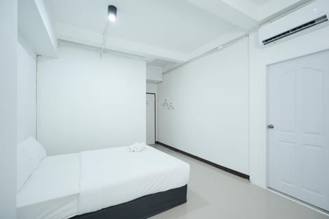 Bed, Photo of the whole room, Bedroom, wardrobe, air conditioner
