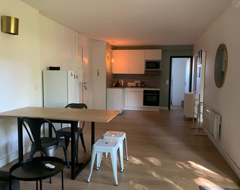 Dining area, oven, stove