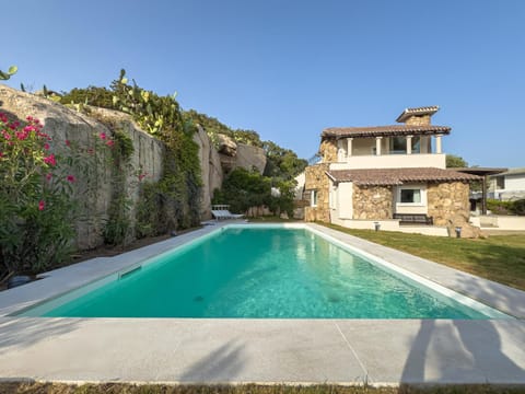 Property building, Garden, Swimming pool