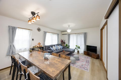 TV and multimedia, Living room, Dining area
