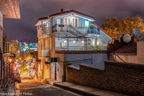 Property building, Nearby landmark, Facade/entrance, Neighbourhood, Balcony/Terrace, Decorative detail