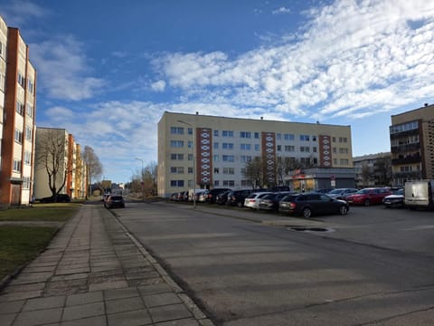 Property building, Neighbourhood, Street view, Location, Parking