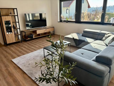 Communal lounge/ TV room, TV and multimedia, Living room, Seating area, Evening entertainment