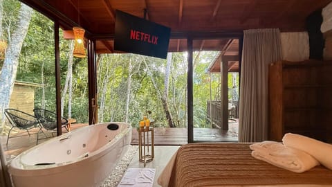 Bed, Natural landscape, Garden, Hot Tub, TV and multimedia, Photo of the whole room, Bedroom, Garden view, Bath, towels