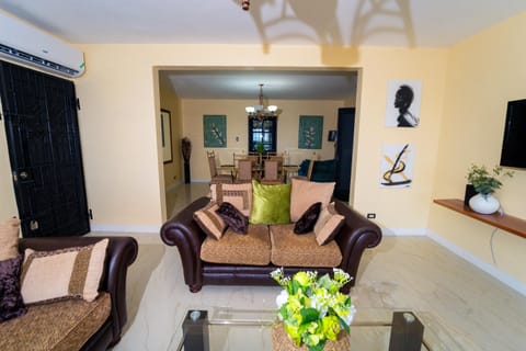 Communal lounge/ TV room