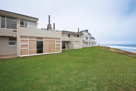 Property building, Facade/entrance, Garden, View (from property/room)