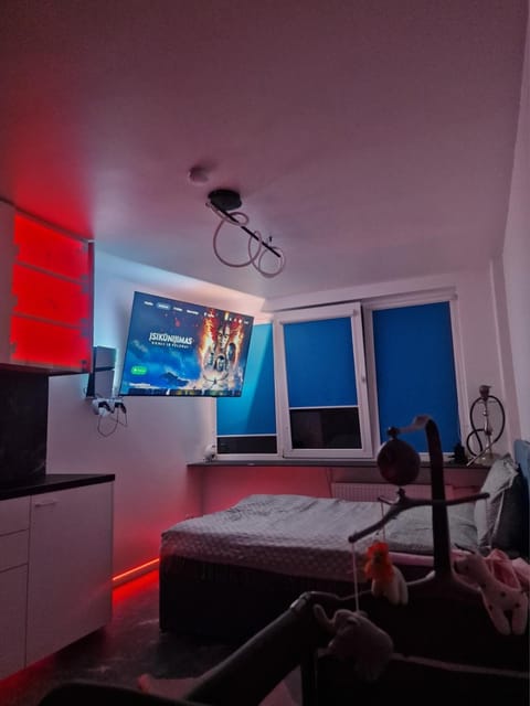 Bed, TV and multimedia, Evening entertainment, Bedroom, bidet