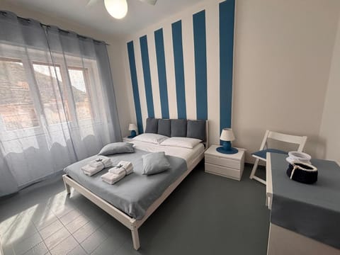 Photo of the whole room, Bedroom, towels