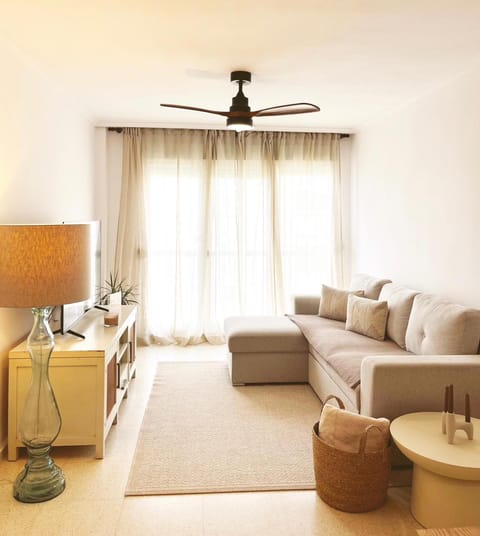 TV and multimedia, Living room, Seating area, Sea view, Entertainment, internet, internet