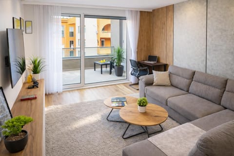 TV and multimedia, Balcony/Terrace, Living room, Seating area