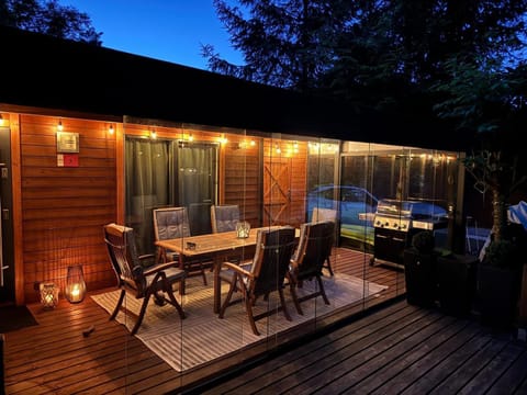 Property building, Patio, BBQ facilities, Balcony/Terrace, Seating area