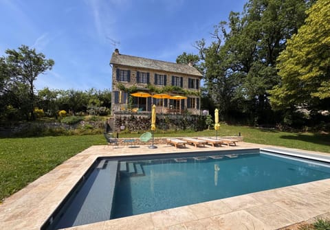 Property building, Spring, Day, Garden, Garden view, Pool view, Swimming pool, sunbed