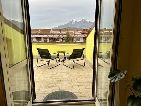 Balcony/Terrace, Mountain view
