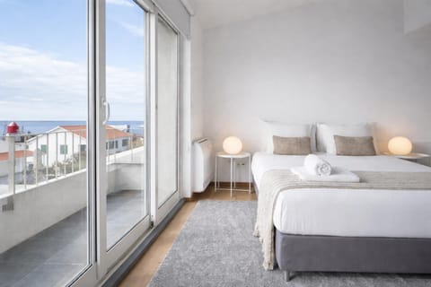 View (from property/room), Balcony/Terrace, Bedroom, Sea view, Street view