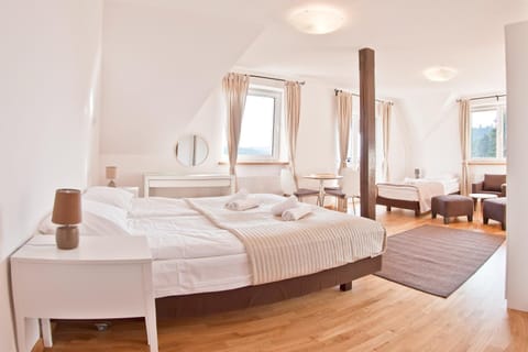 Photo of the whole room, Seating area, Bedroom, Garden view, Mountain view