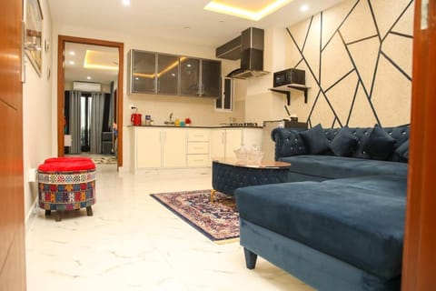 Kitchen or kitchenette, Living room, Seating area, Dining area, oven, stove