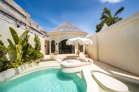 Property building, Swimming pool