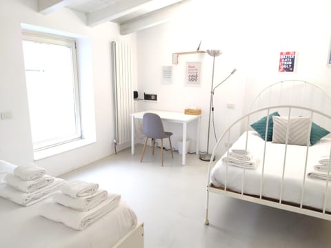 Bed, Seating area, Bedroom