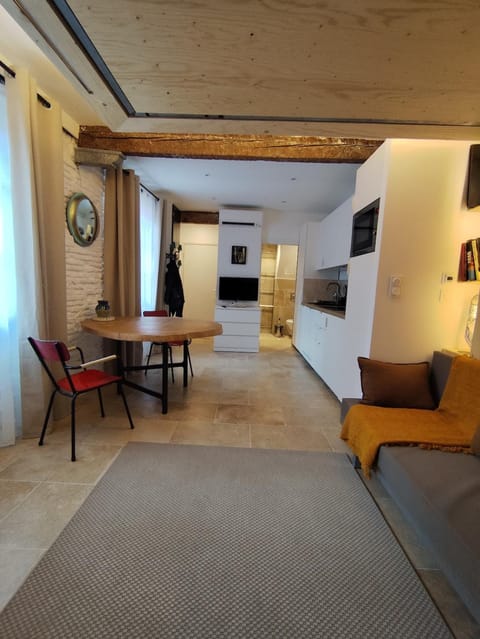 TV and multimedia, Kitchen or kitchenette, Dining area