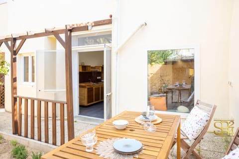 Garden, Dining area