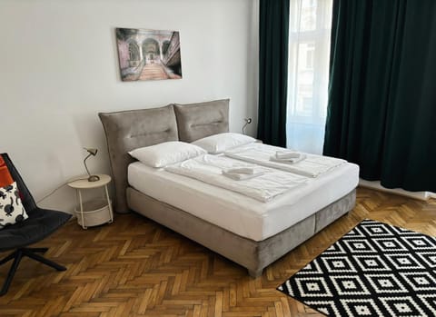 Bedroom, towels