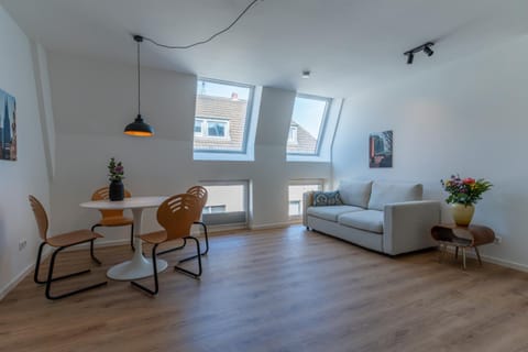 Bed, Living room, Photo of the whole room, Dining area