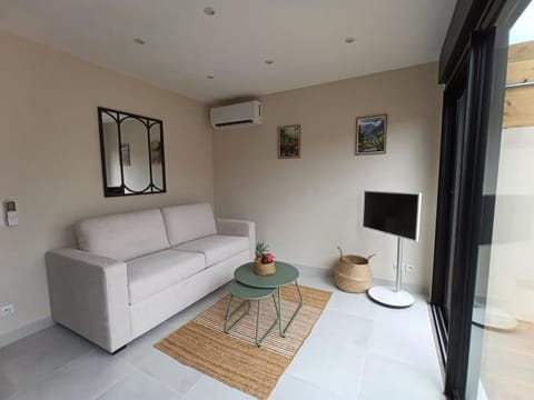 TV and multimedia, Living room, internet, air conditioner