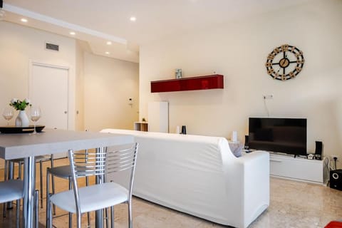 Communal lounge/ TV room, TV and multimedia, Living room