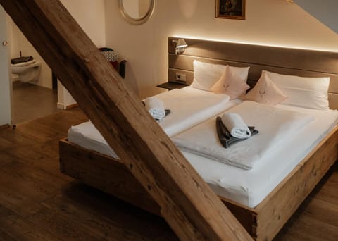 Bed, Photo of the whole room, Decorative detail, Bedroom