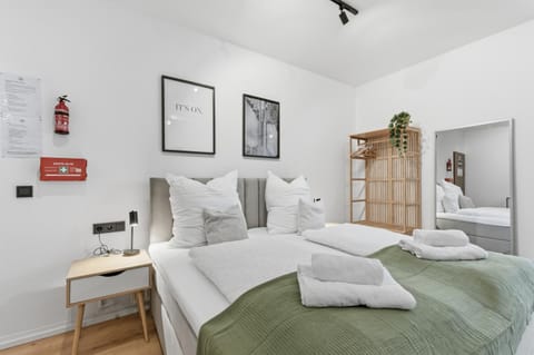 Bed, TV and multimedia, Photo of the whole room, Bedroom, internet, wardrobe