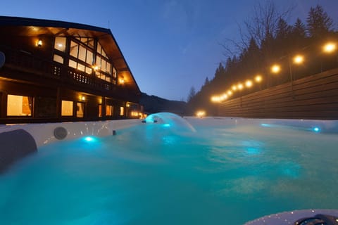 Hot Tub, Swimming pool, Swimming pool