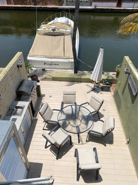 Patio, Day, Natural landscape, View (from property/room), Balcony/Terrace, Living room, Seating area, sunbed