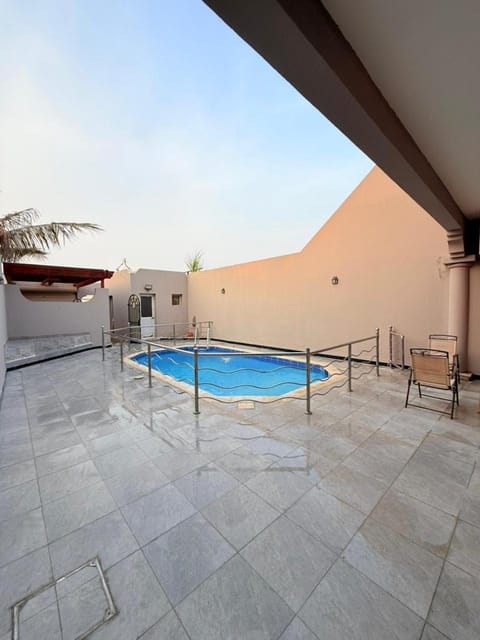 Hot Tub, Swimming pool