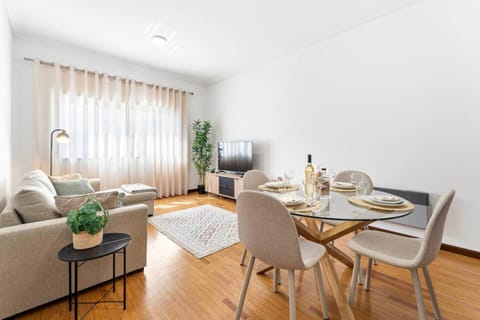 TV and multimedia, Living room, Dining area