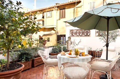 Property building, Patio, Spring, Day, Garden, View (from property/room), Balcony/Terrace, Balcony/Terrace, Seating area, Dining area, Food, Garden view