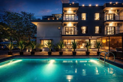 Swimming pool, Swimming pool