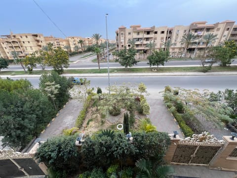 Property building, Spring, Day, Neighbourhood, Natural landscape, Garden, Garden, City view, Garden view, Street view, Location, Parking