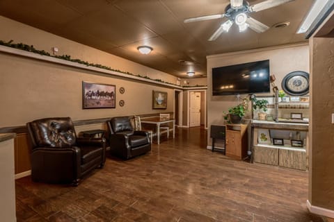 Communal lounge/ TV room