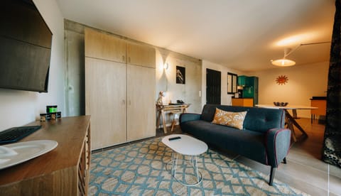 TV and multimedia, Living room, Decorative detail, Seating area, wardrobe