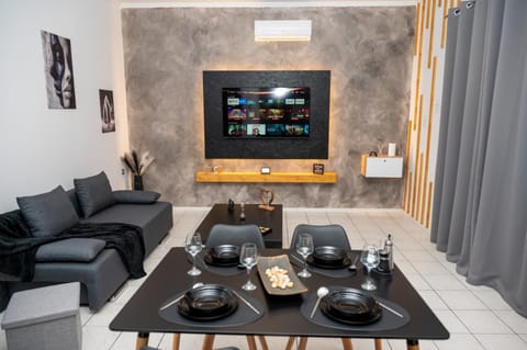 TV and multimedia, Living room, Seating area, Dining area, internet