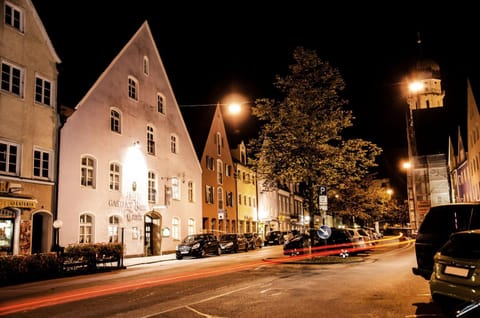 Facade/entrance, Night