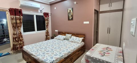 Bed, Photo of the whole room, Bedroom, wardrobe, air conditioner