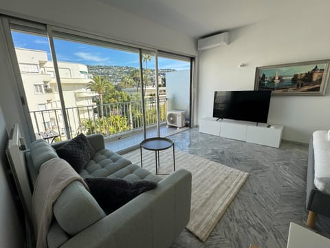 TV and multimedia, Living room, Seating area, Evening entertainment