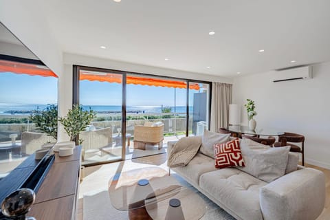 Patio, View (from property/room), Balcony/Terrace, Living room, Sea view, air conditioner