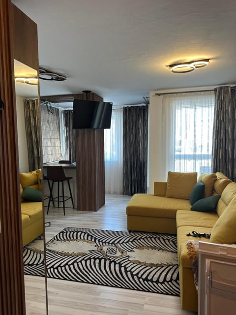 Communal lounge/ TV room, TV and multimedia, Living room