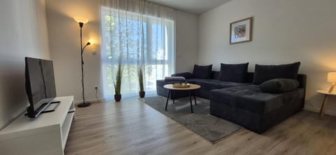 Communal lounge/ TV room, TV and multimedia, Living room, Seating area, Evening entertainment
