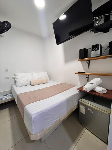 Bed, towels