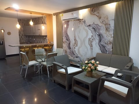 Communal lounge/ TV room, Kitchen or kitchenette, Living room